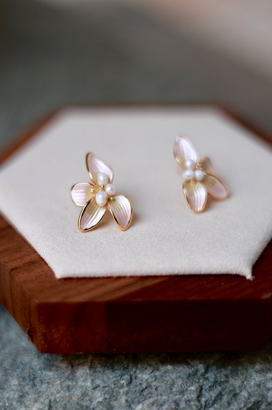 Pearl Petal Earrings – Elegant Floral Design