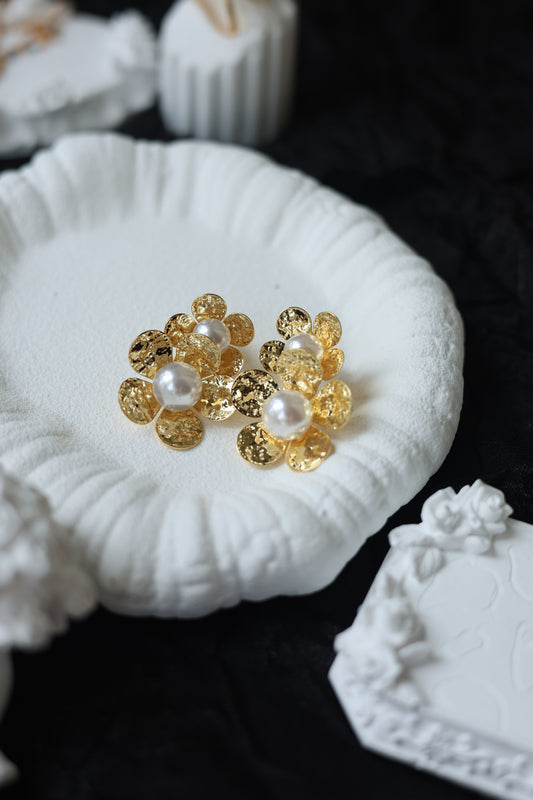 Auréa Daisy Pearl Earrings