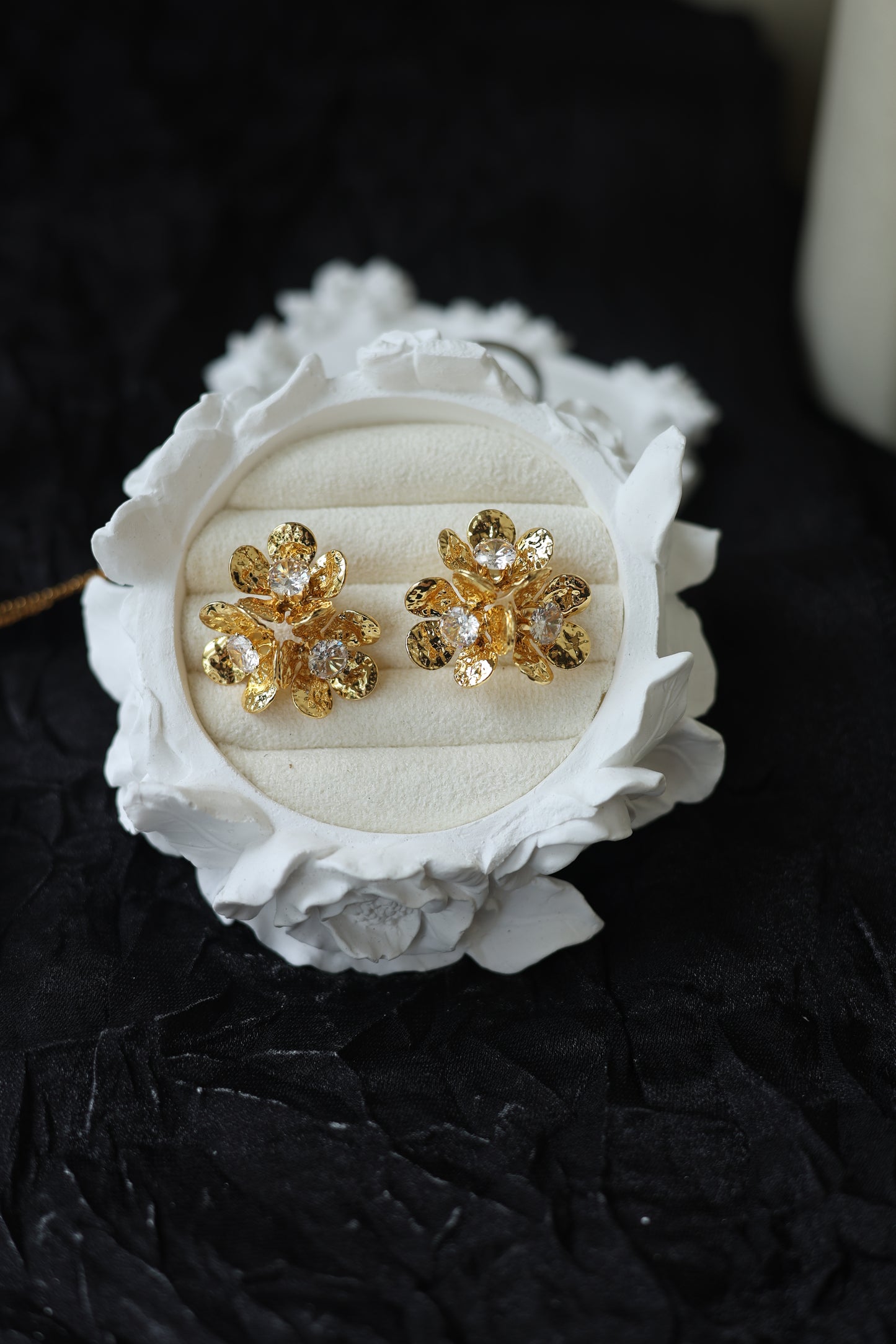 Éclat Bloom Crystal Stud Earrings