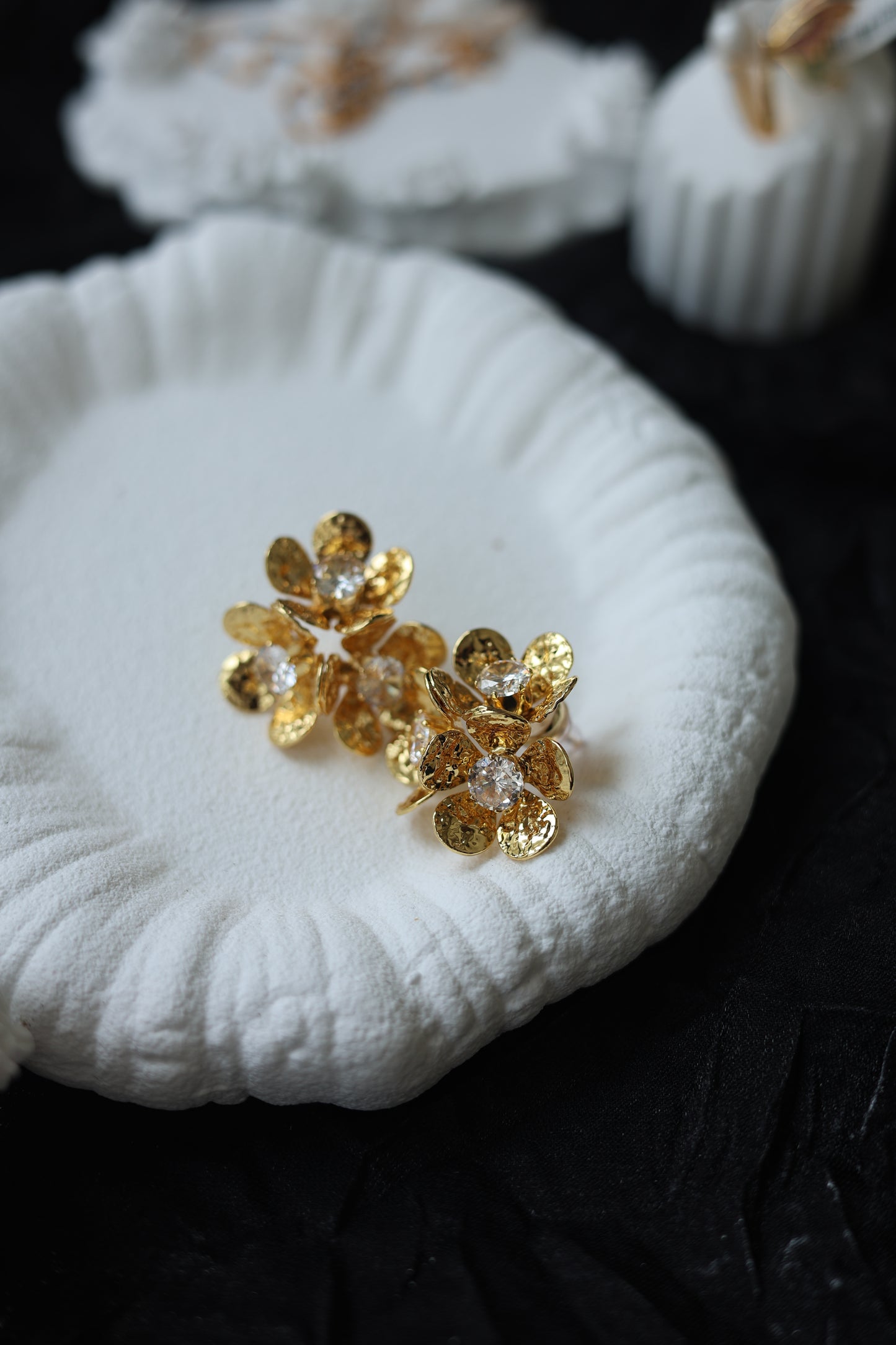 Éclat Bloom Crystal Stud Earrings