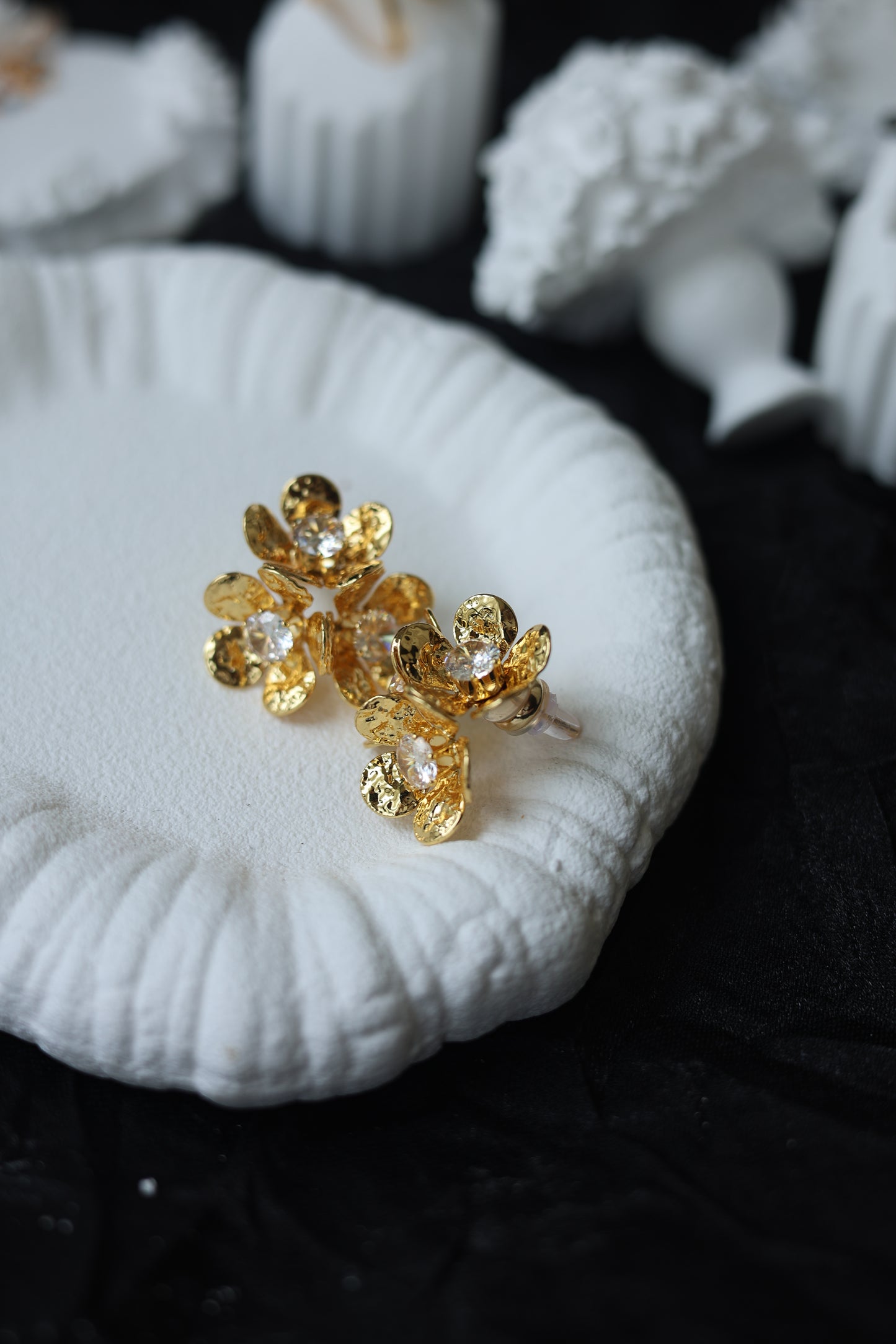 Éclat Bloom Crystal Stud Earrings
