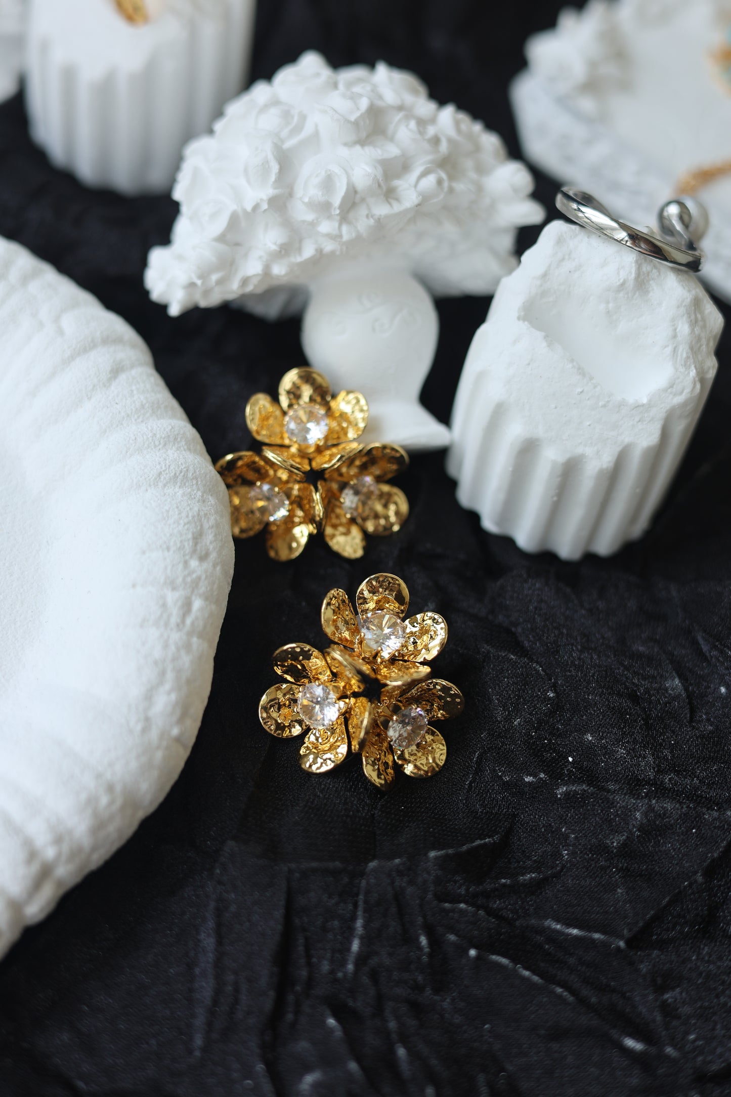 Éclat Bloom Crystal Stud Earrings