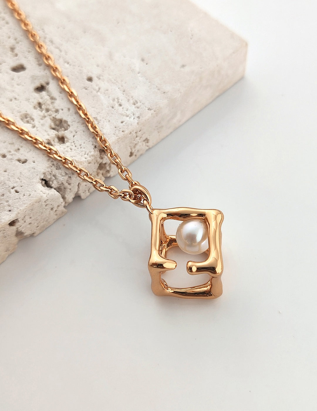 Miss Square Pearls Necklace